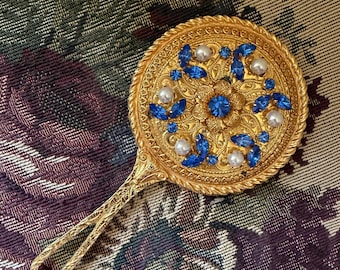 Espejo de mano vintage con incrustaciones de joyas: diamantes de imitación azules y perlas de imitación.