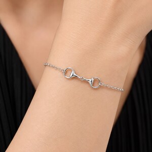 Bracciale con morso a snodo in argento sterling, gioielli equestri, regalo minimalista per amanti dei cavalli