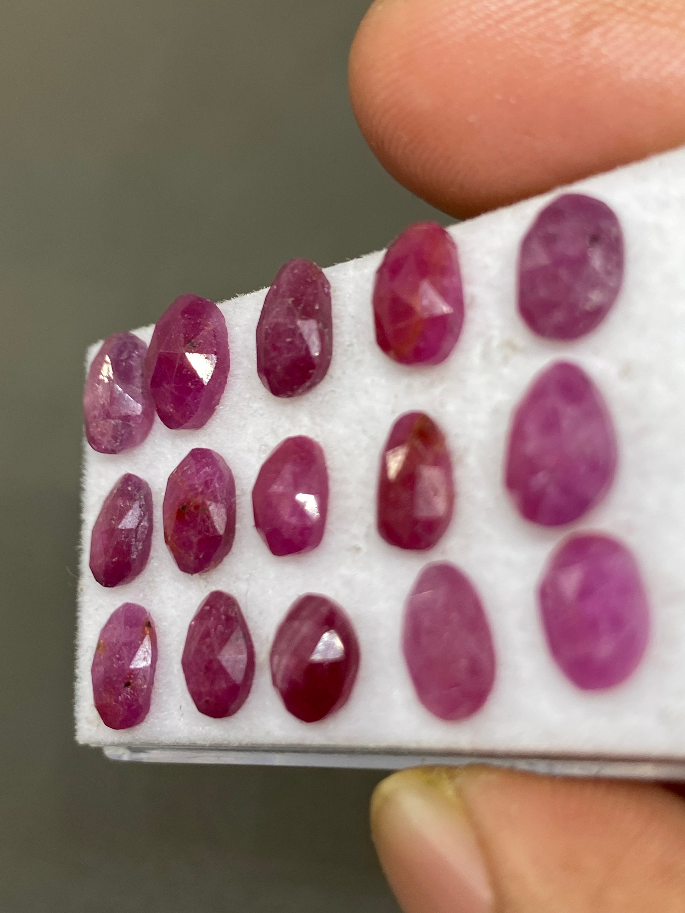 とてもかわいい希少な天然ルビーローズカットロットミックスシェイプ