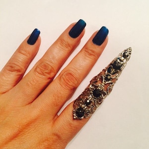 Double arrow claw ring, nail guard,finger tip, 1 pc. Only, made in silver color with hematite crystals, sizable.
