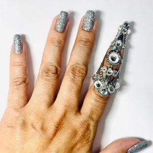 Swirl claw ring,nail ring,crystal claw,nail tip,nail claw,claw ring,nail guard,metal finger cover,nail cover,metal finger tip.