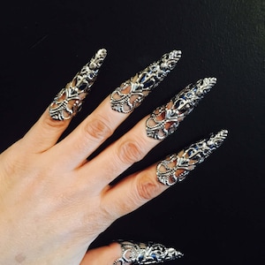 Arrow tip claws,nail guards,claws rings or finger tips, made in silver color filigree,set of 5 pcs.  sizable.