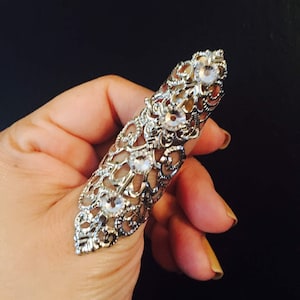 Thumb armor ring, shield ring, filigree ring,made with a vintage style filigree in silver color, clear crystal. Sizable.