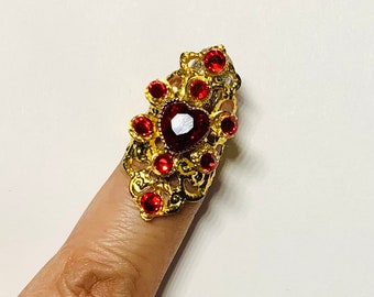 Crystal heart claw ring, nail guard, nail tip, finger tip, metal finger tip, nail ring, metal claw ring, crystal nail ring,heart ring.