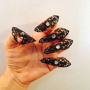 Doble arrow claw rings set of 5 pcs.  made in black metal filigree and adorned with Swarovski Crystals.