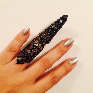 Shield ring,full finger nail guard,Full finger ring,armor ring,long ring,full finger claw ring,hematite crystals,black filigree.