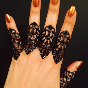 Filigree arrow rings,armor rings,full hand rings,5 finger rings,set of 5 pcs made in black color,sizable.