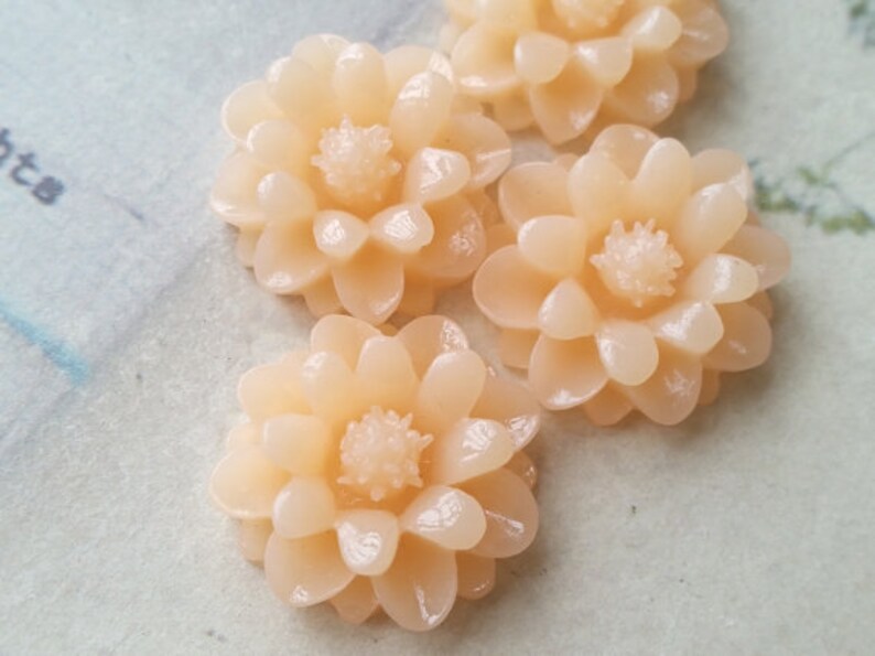 .gg 22 mm Light Peach Color Big Daisy Chrysanthemum Resin Flower Cabochons