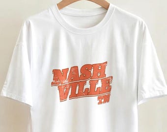 レトロなナッシュビル（テネシー州）Tシャツ｜カントリーミュージック好きのためのTシャツ｜ヴィンテージテネシーグラフィックシャツ｜ハンドメイドナッシュビルアパレル｜女性へのギフト