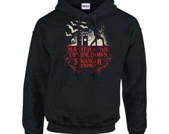 ギターパーカー - ストレンジャー・ストリングス - マスター・オブ・パペッツ - 丈夫なコットン製カジュアルTシャツ - クラシックなユニセックスパーカー | Gildan® 18500