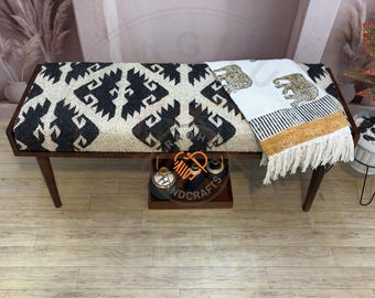 Panca Kilim bianca e nera, panca in legno imbottita, panca da ingresso, pouf boho, panca da fondo letto, panca stile rustico, seduta fatta a mano