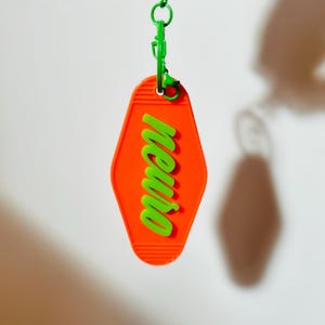 Llavero Neuro Spicy Motel – Humor sobre TDAH y autismo, colores que estimulan la dopamina