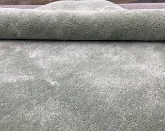 高級ハンドタフテッドシルクラグ、柔らかなプラッシュセージグリーンのモダンなエリアカーペット