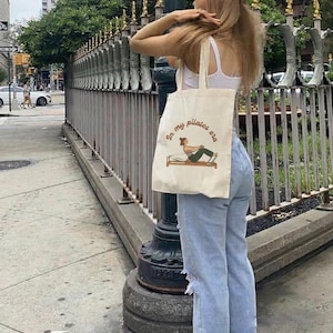 Borsa tote in tela "In my pilates era", regalo per reformer pilates, borsa a tracolla in cotone pesante immagine 2