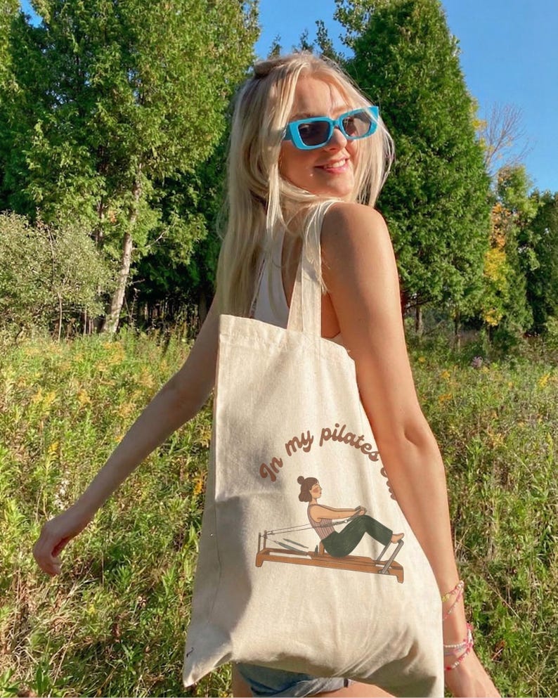 Borsa tote in tela "In my pilates era", regalo per reformer pilates, borsa a tracolla in cotone pesante immagine 4