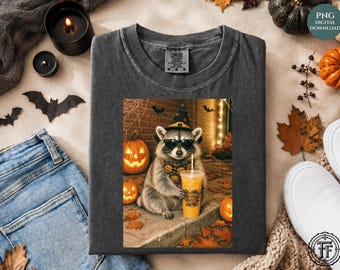 Pumpkin Spice Waschbär PNG, gruseliger Müll Panda, Herbstkaffeeliebhaber, lustiges Tier, trendiges Shirt Sublimationsdesign, UV DTF, digitaler Download