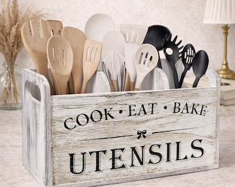 Juego de 5 cubiertos de madera con compartimentos para tenedores, cucharas y encimeras de cocina.