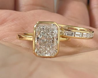 3ct strahlender Moissanite Verlobungsring, Strahlenförmiger Schliff Lünette gefasster Ring, moderner Solitär Brautring, Gold Ehering