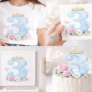 Pode incluir: Um número 3 azul claro com bolinhas brancas, uma coroa dourada e detalhes florais é apresentado em uma camiseta branca, um cartão e uma impressão emoldurada. O número também está em um bolo. Borboletas e flores completam o design.