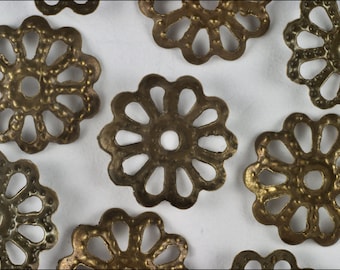 25x or 60x Pretty filigree flowers bead caps bronze - P10