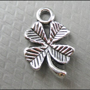 10 x shamrock silver pendant Tibetan style - A53