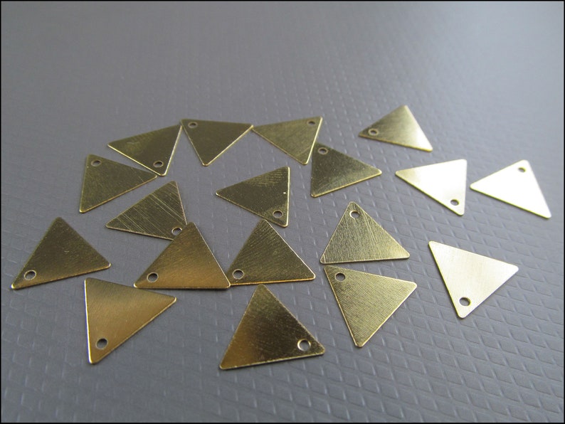 20x plaque triangulaire avec le trou en laiton A14 image 1