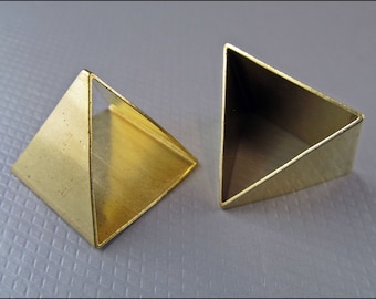 4 x pyramides pendentif en laiton, A28