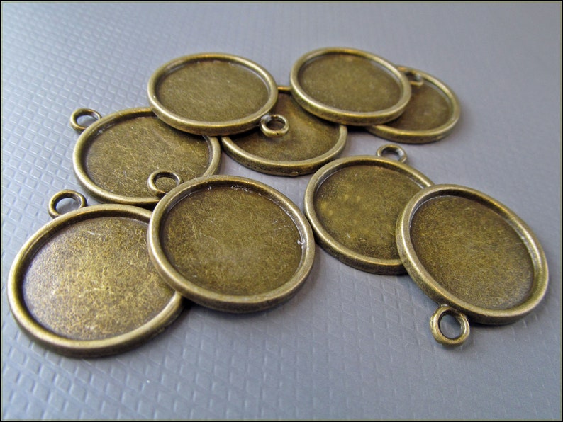 10 x Chain Pendant bronze round 20 mm A34 image 4