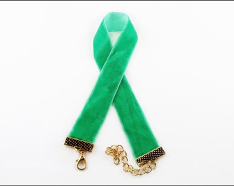 Velvet ribbon 2cm Mint Green, Golden closure SB-10