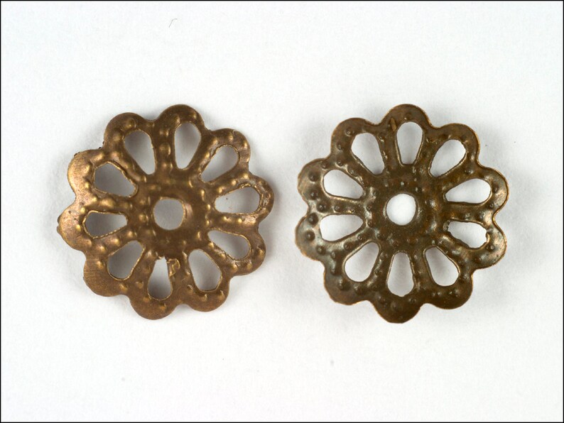 25x ou 60x Jolies fleurs en filigrane en bronze P10 image 3