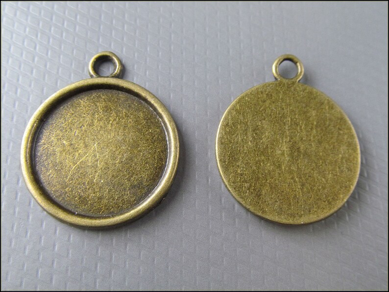 10 x Chain Pendant bronze round 20 mm A34 image 2