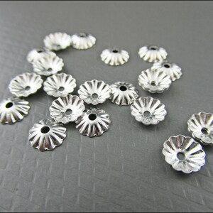 20 x Silver Pretty Bead Caps P35 image 4