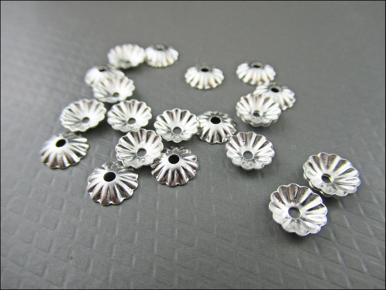 20 x Silver Pretty Bead Caps P35 image 4