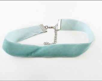 Velvet ribbon 2 cm light blue with silvery closure or golden closure