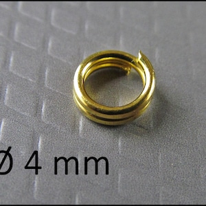Puede incluir: Un anillo de salto de metal dorado de 4 mm de diámetro.