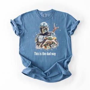 Detta är pappas sätt T-shirt | Galaxy pappa-tröja | Fars dag-present | Unisex komfortfärger 1717 | Sci Fi Mandalorian-inspirerad pappa-tröja bild 1