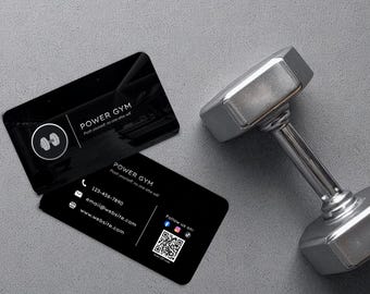Power Gym Visitenkarte Vorlage | Fitness-Trainer Karte | Moderne schwarze Turnkarte | Bearbeitbare Canva Vorlage