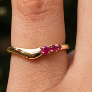 14K Gold Ruby Curved Wedding Band, Dainty Red Gemstone Contour Ring, Minimalist CZ Ruby Stacking Ring, Unique Bridal Anniversary Gift