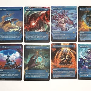 Könnte beinhalten: Eine Sammlung von zehn Magic: The Gathering Sammelkarten. Jede Karte zeigt einzigartige Kunstwerke und Texte, mit Titeln wie "Swan Song", "Mana Drain" und "Force of Will". Die Karten haben einen blauen Rand und werden auf einer weißen Oberfläche präsentiert.