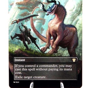 Peut inclure: Carte Magic: The Gathering intitul&eacute;e "Deadly Rollick". L'illustration fantastique montre une cr&eacute;ature cornue avec une longue queue attaquant deux personnages. Le texte de la carte indique "Instant" et des instructions de jeu.