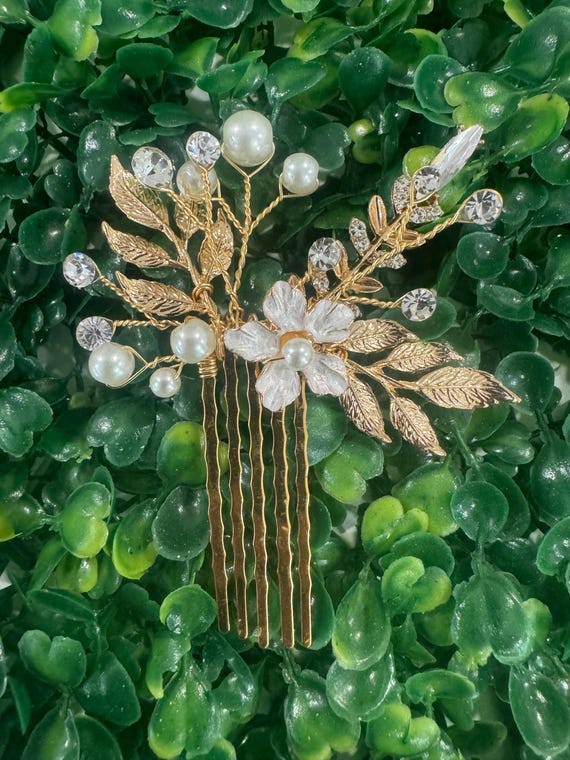 Elegant Handmade Bridal Hair Comb With Rhinestones, Glass  display picture 2