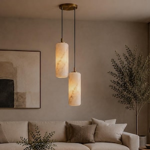 Modern pendellampa i alabaster | Dubbel köksö i mässing