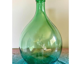 Jarra de vinho antiga francesa verde, grande, em vidro soprado à mão, estilo rústico vintage.