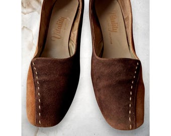 Zapatos de tacón de bloque de ante marrón vintage de la colección Vitality, talla 8.5 aprox.
