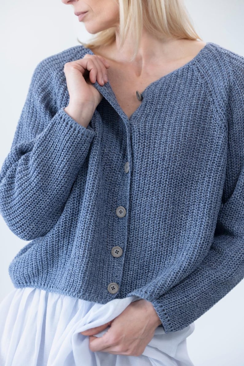 Close-up blue cardigan, textured cotton lambswool knit detail