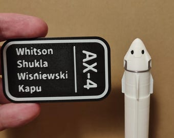 SpaceX Falcon 9 and Crew Dragon – AX-4 Mission (1:200) Custom missiebord beschikbaar om te bestellen! Ca. 33 cm hoog