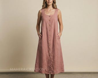 Vestido midi minimalista de lino rosa, sin mangas, con botones y bolsillos.
