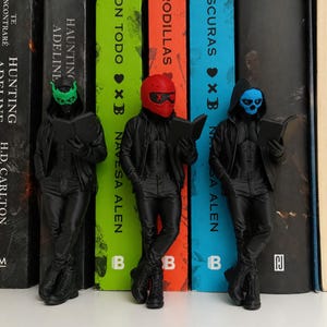 Set di 3 personaggi a tema dark romance, decorazioni per libreria con uomini mascherati, ispirati a Lights Out, regalo gotico per amanti dei libri.