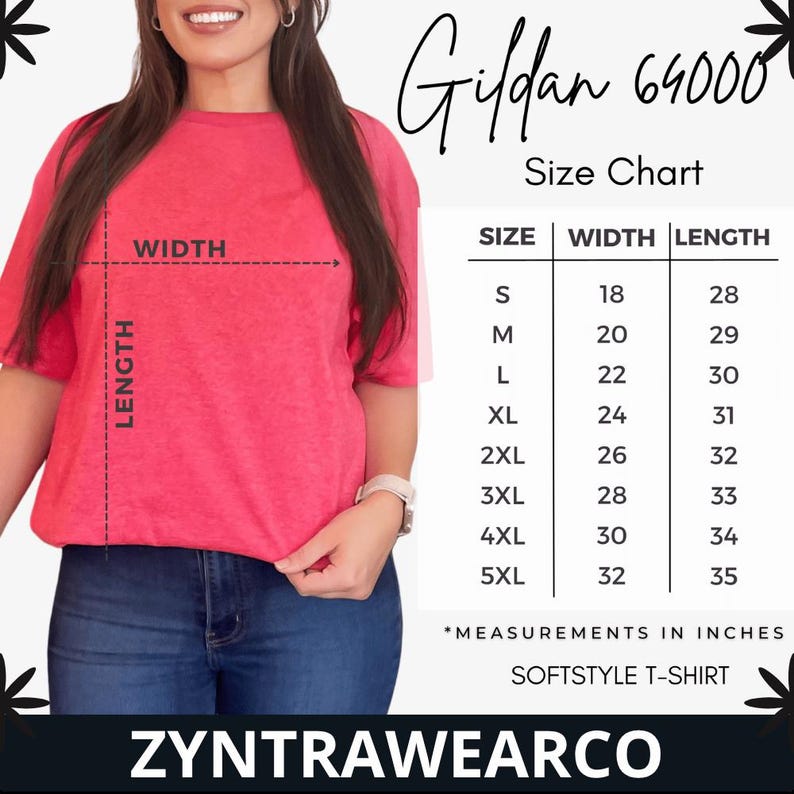 Pode incluir: Uma camiseta vermelha Gildan 64000 Softstyle com uma tabela de tamanhos. A tabela mostra as medidas em polegadas para os tamanhos S a 5XL. A camiseta est&aacute; sendo modelada. A marca ZYNTRAWEARCO est&aacute; na parte inferior.