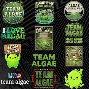 Könnte beinhalten: Eine Sammlung von zwölf Grafikdesigns mit dem Text Team Algae, Algae Is My Spirit Animal, Algae National Park, I Love Algae und Make Algae Great Again. Die Illustrationen zeigen grüne Cartoon-Blobs, Landschaften und Text.